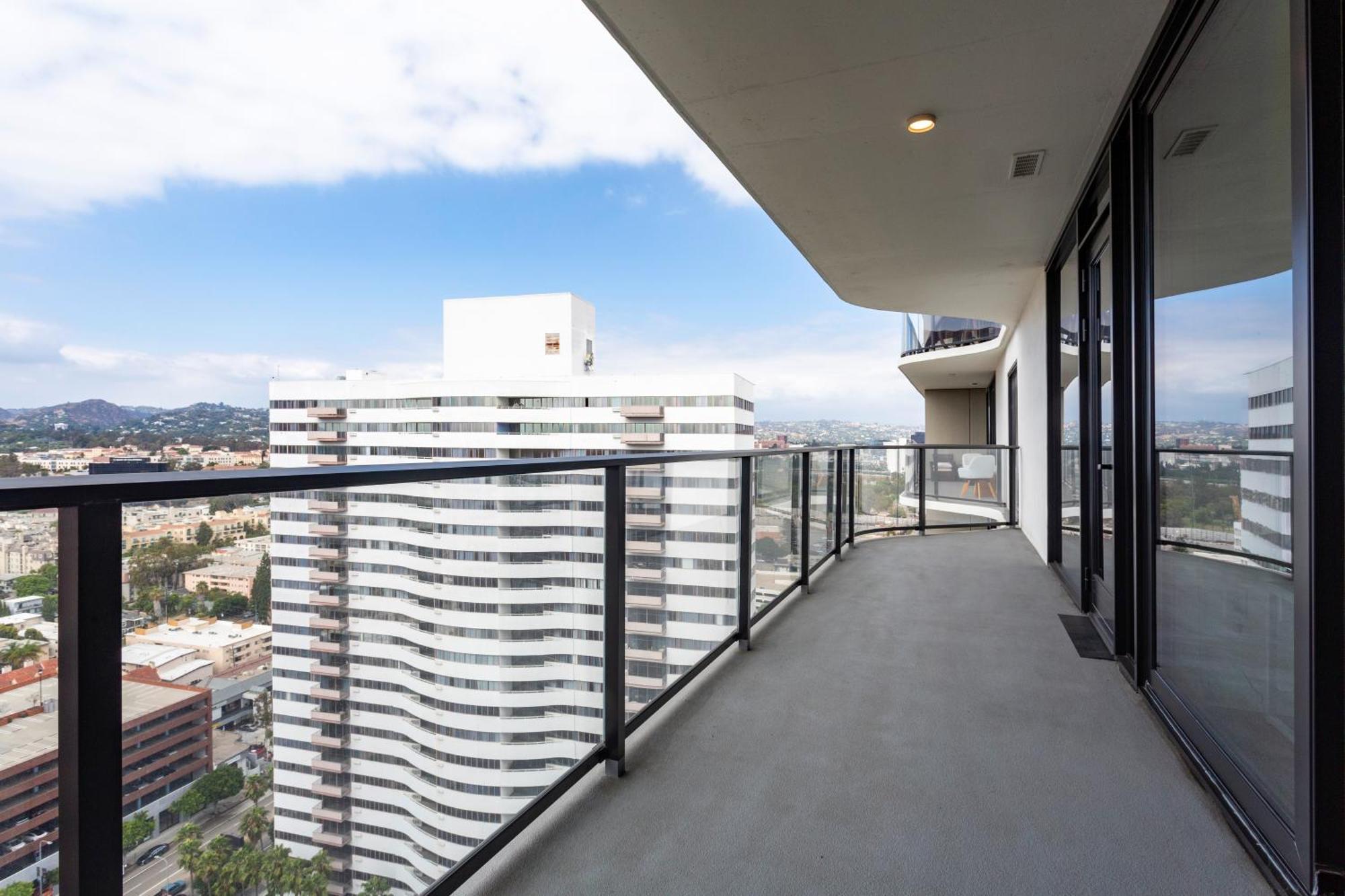 Luxury Brentwood Penthouses With View Kapselhotel *